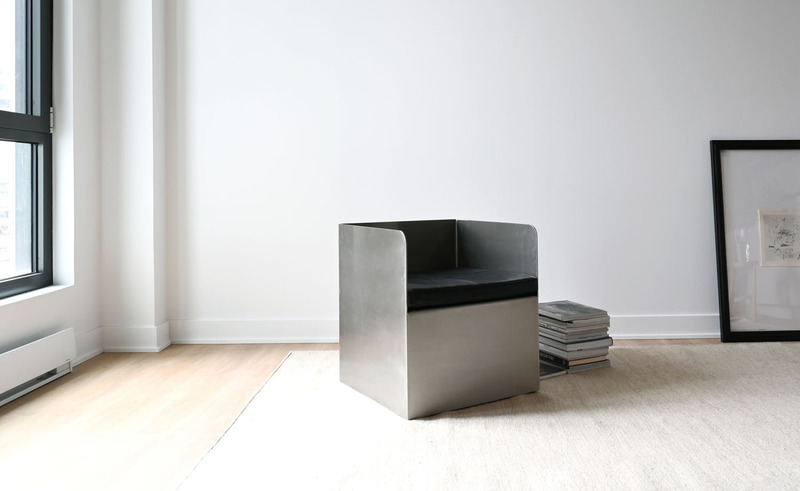 Dossier de presse | 2038-08 - Communiqué de presse | Nouveautés edb printemps/été 2023 - élément de base - Produit - Chaise Inox - Crédit photo : élément de base