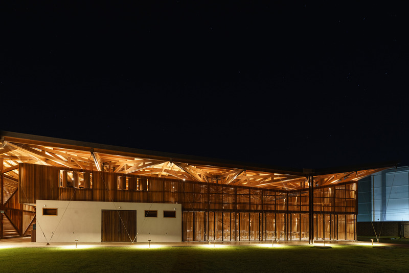 Dossier de presse | 6966-01 - Communiqué de presse | A Convent Between Spirituality and Social Engagment - Mixtura - Architecture institutionnelle - The refectory at night  - Crédit photo : Cesare Querci