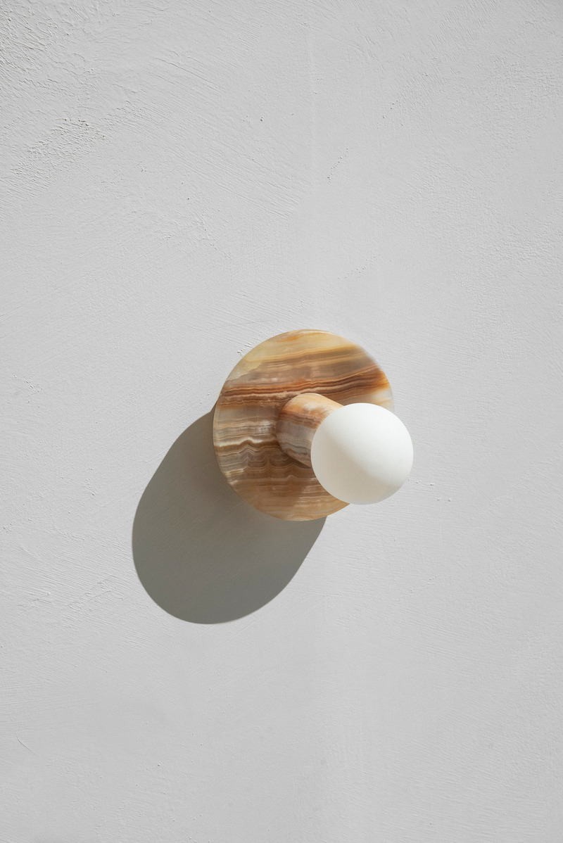 Press kit | 1942-01 - Press release | Luminaire Authentik Unveils its New ONYX Collection in Natural Stone - Luminaire Authentik - Lighting Design - DISK 06 ONYX LA40 - Photo credit:  Luminaire Authentik 