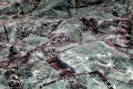 Press kit | 985-03 - Press release | FLOW - Baptiste Debombourg - Art - "Flow", contextual glass installation made from car windscreens, 4.3x16x8m, 2013 - Photo credit: l'Œil de Poisson - Québec 2013