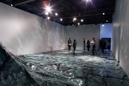 Press kit | 985-03 - Press release | FLOW - Baptiste Debombourg - Art - "Flow", contextual glass installation made from car windscreens, 4.3x16x8m, 2013 - Photo credit: l'Œil de Poisson - Québec 2013