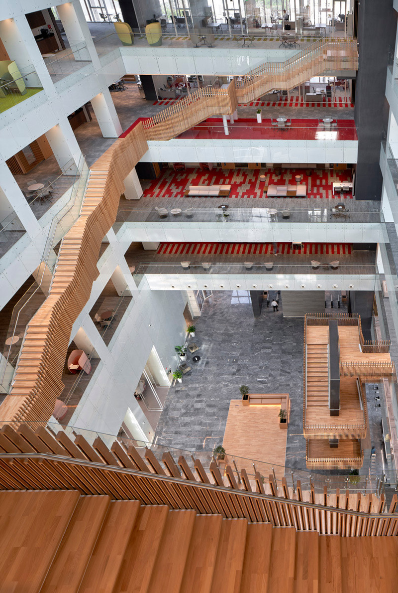 Dossier de presse | 7004-01 - Communiqué de presse | Shape’s Diplomatic Academy Adds Architizer A+ Award to Portfolio of Accolades - Shape Architecture Practice + Research - Architecture institutionnelle - Atrium View - Crédit photo : <p class="">Phil Handforth</p>