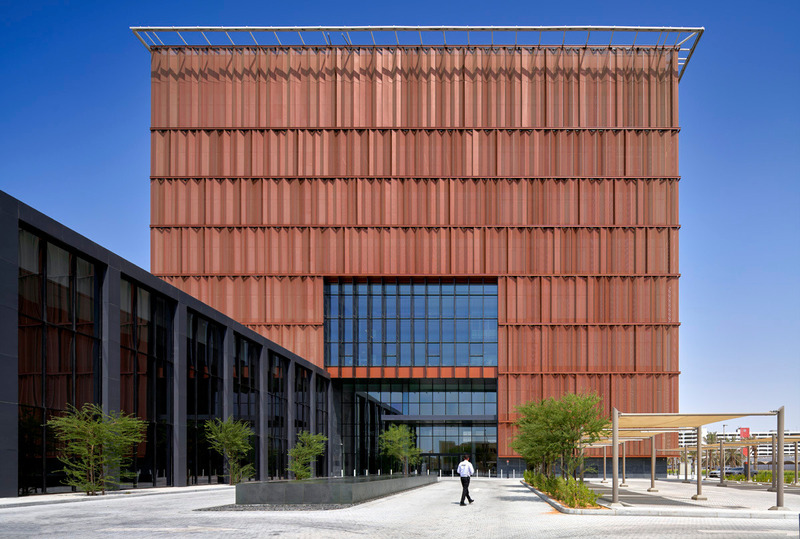 Dossier de presse | 7004-01 - Communiqué de presse | Shape’s Diplomatic Academy Adds Architizer A+ Award to Portfolio of Accolades - Shape Architecture Practice + Research - Architecture institutionnelle - Elevation View - Crédit photo : <p class="">Phil Handforth</p>