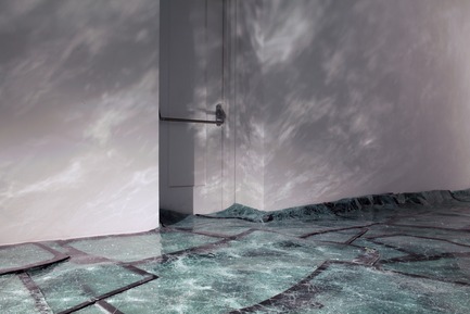Press kit | 985-03 - Press release | FLOW - Baptiste Debombourg - Art - "Flow", contextual glass installation made from car windscreens, 4.3x16x8m, 2013 - Photo credit: l'Œil de Poisson - Québec 2013