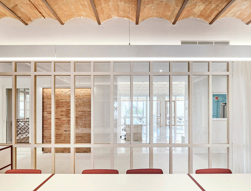 Dossier de presse | 5444-01 - Communiqué de presse | Casa Pich i Pon. LOOM Plaza Catalunya - SCOB - Architecture commerciale - Crédit photo : José Hevia
