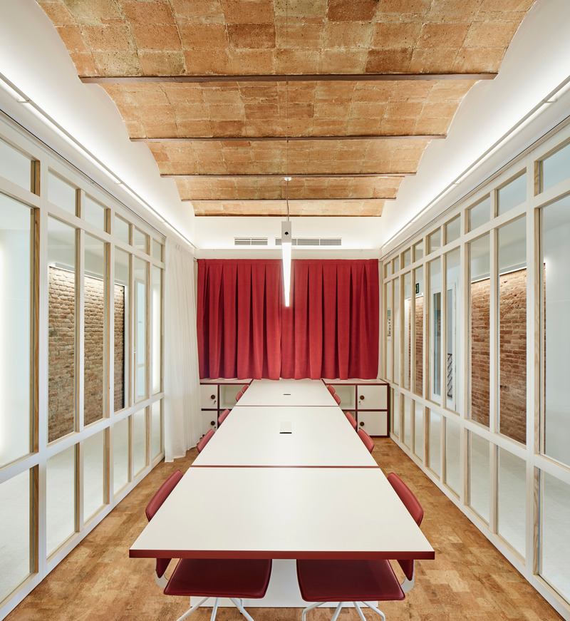 Dossier de presse | 5444-01 - Communiqué de presse | Casa Pich i Pon. LOOM Plaza Catalunya - SCOB - Architecture commerciale - Crédit photo : José Hevia