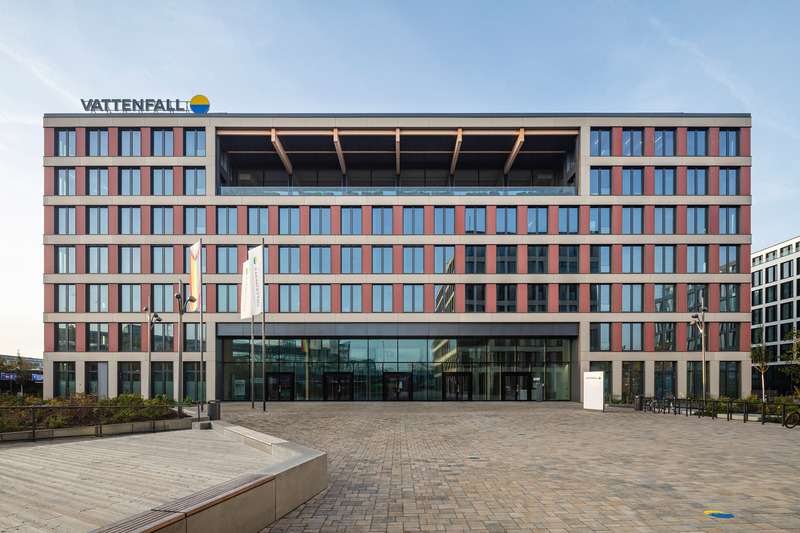 Dossier de presse | 1315-01 - Communiqué de presse | Timber Hybrid Office Ensemble EDGE Suedkreuz Berlin - TCHOBAN VOSS Architekten - Architecture commerciale - The seven-storey Carré building.<br style=""> - Crédit photo : HG ESCH