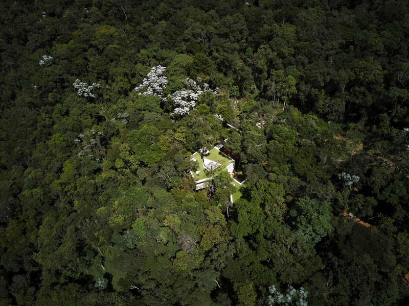 Press kit | 6830-01 - Press release | Açucena House - Tetro - Residential Architecture - Photo credit: Jomar Bragança