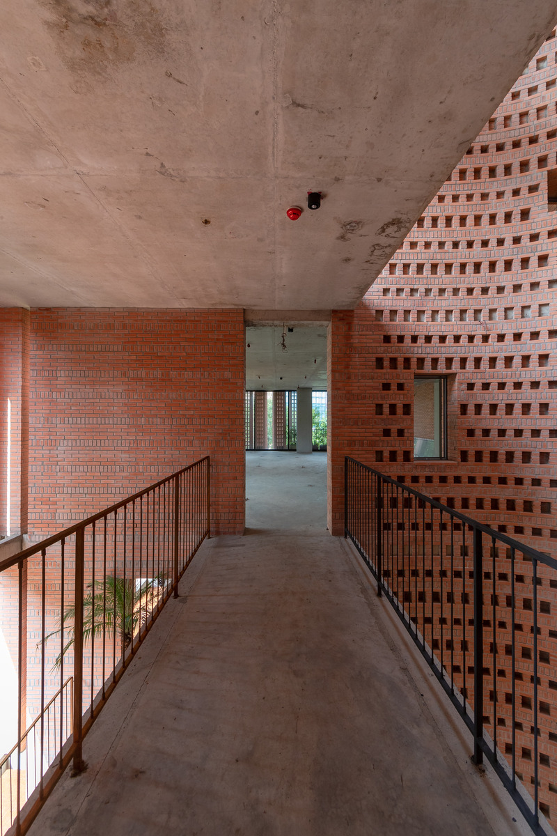 Dossier de presse | 2173-03 - Communiqué de presse | Premier Office - Tropical Space - Architecture commerciale - Crédit photo : Trieu Chien