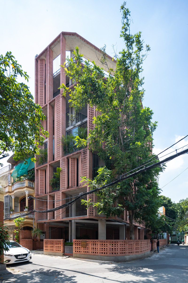 Dossier de presse | 2173-03 - Communiqué de presse | Premier Office - Tropical Space - Architecture commerciale - Crédit photo : Trieu Chien