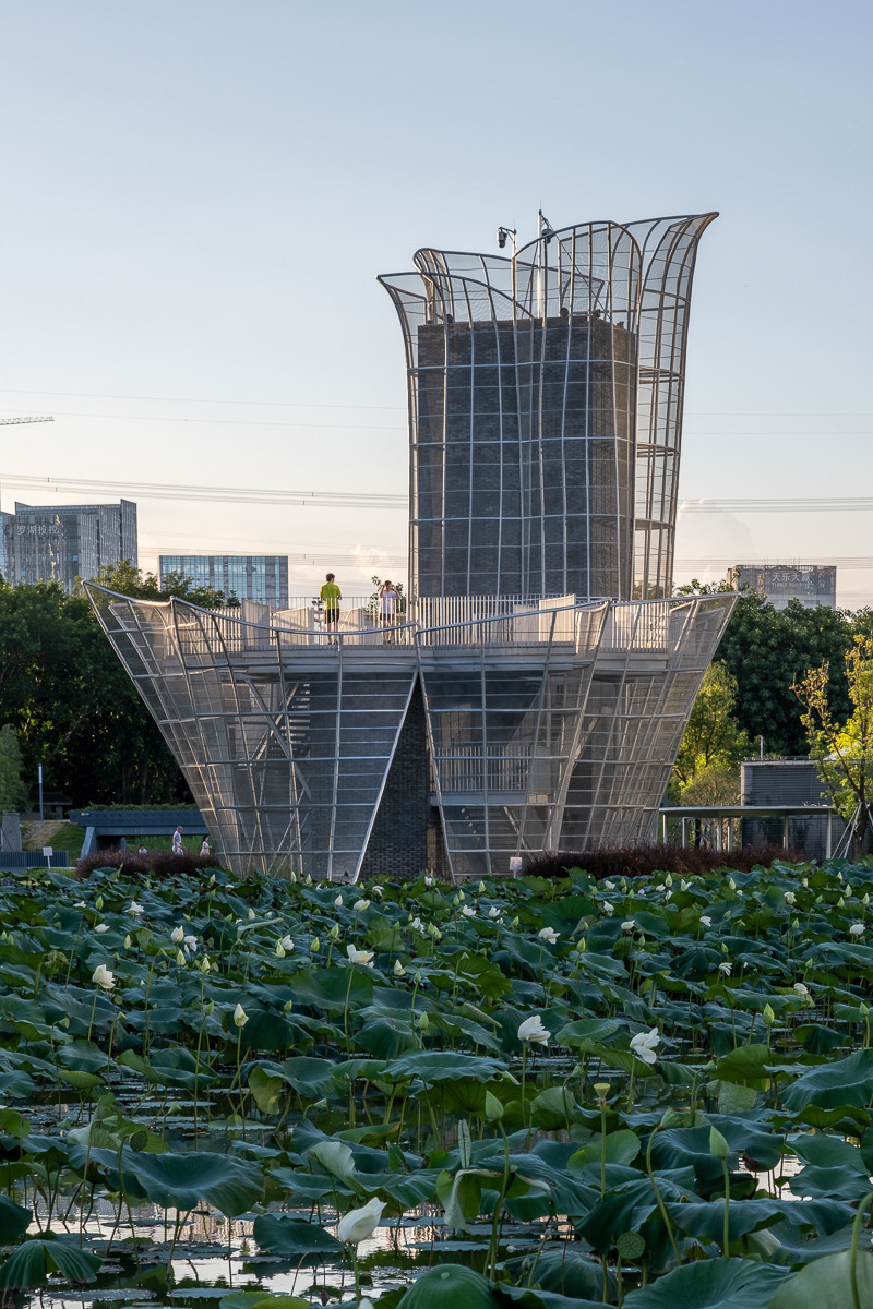 Dossier de presse | 4737-01 - Communiqué de presse | Landscape Design for Honghu Park Water Purification Station - NODE Architecture & Urbanism (NODE) - Architecture de paysage - The highest vent shaft device -- Lotus Tower - Crédit photo : Zhang Chao
