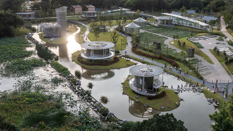 Dossier de presse | 4737-01 - Communiqué de presse | Landscape Design for Honghu Park Water Purification Station - NODE Architecture & Urbanism (NODE) - Architecture de paysage - To adapt to the site, the north side uses natural water to digest the height difference - Crédit photo : Zhang Chao