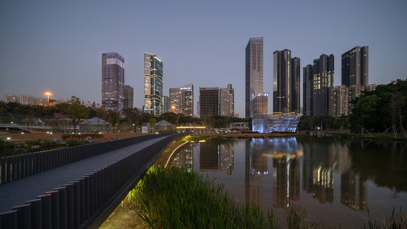 Dossier de presse | 4737-01 - Communiqué de presse | Landscape Design for Honghu Park Water Purification Station - NODE Architecture & Urbanism (NODE) - Architecture de paysage - Night view - Crédit photo : Zhang Chao