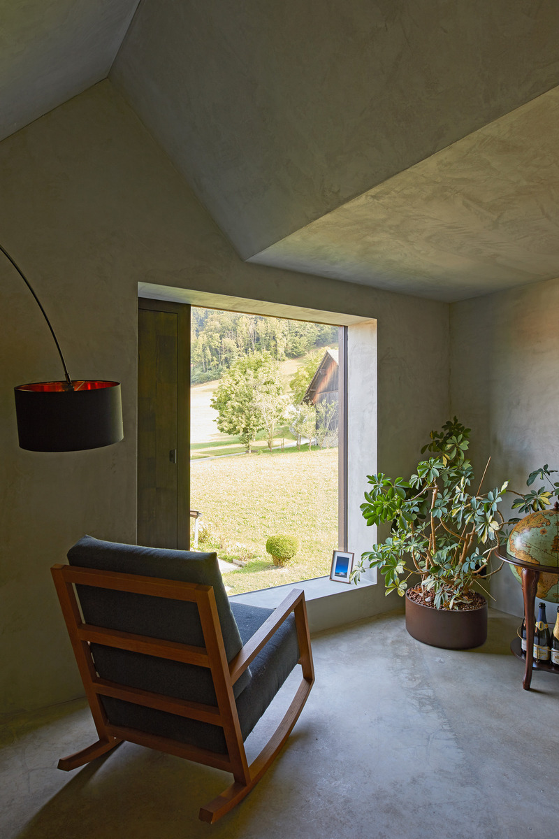 Dossier de presse | 7005-01 - Communiqué de presse | Residential Barn in a Hamlet Zone in Switzerland - BE ARCHITEKTUR GMBH, Boris Egli Dipl. Architekt FH REG A SIA - Architecture résidentielle - Crédit photo :  Vito Stallone 