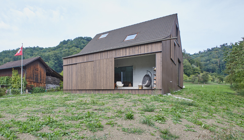 Dossier de presse | 7005-01 - Communiqué de presse | Residential Barn in a Hamlet Zone in Switzerland - BE ARCHITEKTUR GMBH, Boris Egli Dipl. Architekt FH REG A SIA - Architecture résidentielle - Crédit photo :  Vito Stallone 