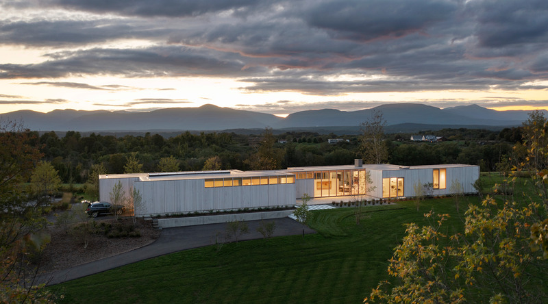 Dossier de presse | 6997-01 - Communiqué de presse | HGX Design’s Illuminating Approach Harnesses Light to Define Boundaries - HGX - Architecture résidentielle - Crédit photo : Peter Aaron