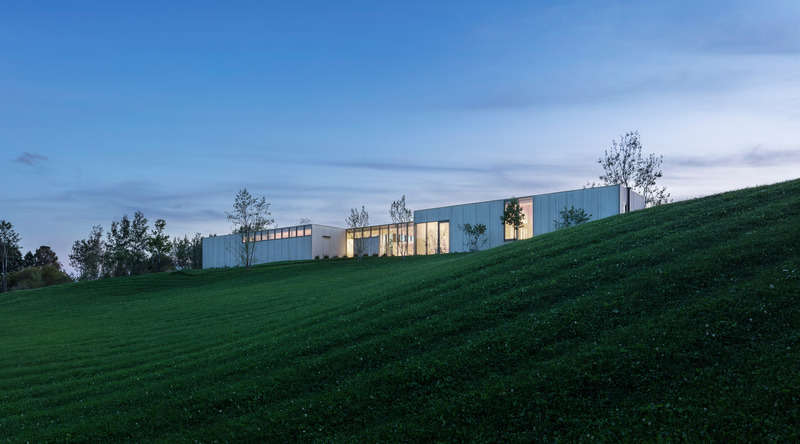 Dossier de presse | 6997-01 - Communiqué de presse | HGX Design’s Illuminating Approach Harnesses Light to Define Boundaries - HGX - Architecture résidentielle - Crédit photo : Scott Frances