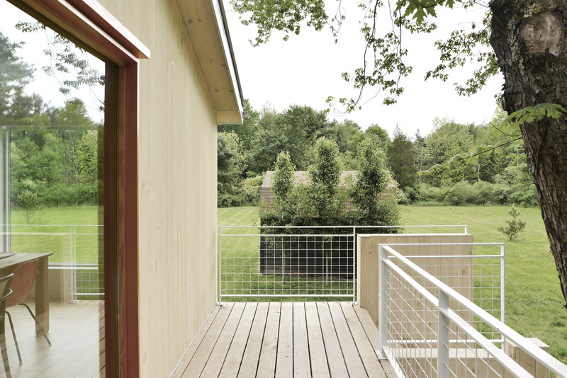 Dossier de presse | 5301-04 - Communiqué de presse | Pine Lane House - Ballman Khapalova - Architecture résidentielle - Exterior - Deck - Crédit photo : Ballman Khapalova