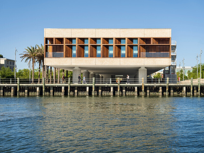 Dossier de presse | 1204-13 - Communiqué de presse | The International African American Museum Opens, Honoring Sacred Ground - Pei Cobb Freed & Partners - Architecture institutionnelle - Crédit photo : © Sahar Coston-Hardy/Esto