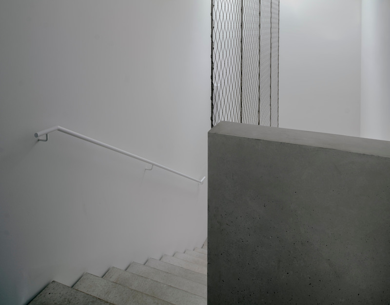 Dossier de presse | 6863-02 - Communiqué de presse | Urban Infill Berlin - Appels Architekten - Architecture résidentielle - Minimal stairwell - Crédit photo : © Simon Menges