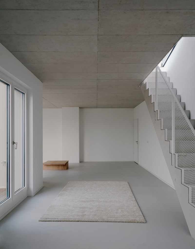 Dossier de presse | 6863-02 - Communiqué de presse | Urban Infill Berlin - Appels Architekten - Architecture résidentielle - <p>Penthouse with access to its rooftop terrace.</p> - Crédit photo : © Simon Menges