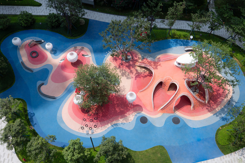 Dossier de presse | 7020-01 - Communiqué de presse | Natural and Organic: Red Dunes Playtopia - XISUI Design - Architecture de paysage -  <p class="">Activity space on undulating terrain</p><p class=""> </p>  - Crédit photo : Hu Yihao, XISUI Design