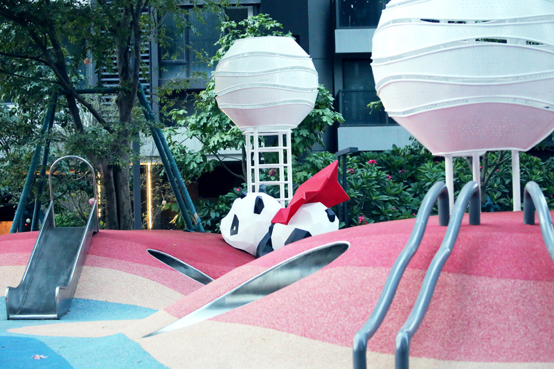 Dossier de presse | 7020-01 - Communiqué de presse | Natural and Organic: Red Dunes Playtopia - XISUI Design - Architecture de paysage -   <p class="">Barrel-themed children's activity facilities</p>   - Crédit photo : Hu Yihao, XISUI Design
