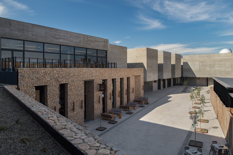 Press kit | 6753-01 - Press release | Ovalle Casino & Hotel - Turner Arquitectos - Commercial Architecture - Main promenade view from the top - Photo credit: Felipe Díaz C. 