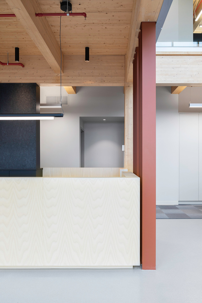 Dossier de presse | 1698-03 - Communiqué de presse | Garoy Construction - Perron - Design d’intérieur commercial - Entrée - Crédit photo : Emilie Langlais