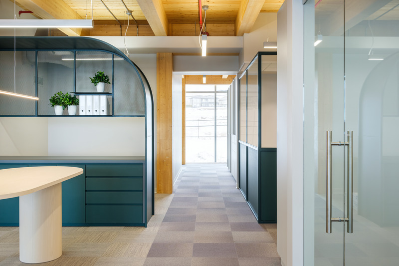 Dossier de presse | 1698-03 - Communiqué de presse | Garoy Construction - Perron - Design d’intérieur commercial - Espace bureaux - Crédit photo : Ulysse Lemerise @ OSA