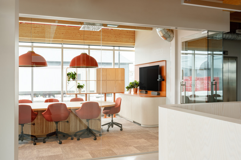 Dossier de presse | 1698-03 - Communiqué de presse | Garoy Construction - Perron - Design d’intérieur commercial - Salle de conférence - Crédit photo : Ulysse Lemerise @ OSA