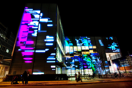 Press kit | 583-04 - Press release | Two new video-projection works - Quartier des spectacles partnership - Lighting Design - Grande bibliothèque (BAnQ) Concepteurs : Lucion Média Parcours lumière du Quartier des spectacles - Photo credit: Martine Doyon, Partenariat du Quartier des spectacles