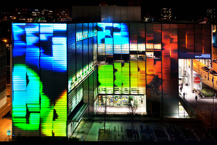 Press kit | 583-04 - Press release | Two new video-projection works - Quartier des spectacles partnership - Lighting Design - Grande bibliothèque (BAnQ) Concepteurs : Lucion Média Parcours lumière du Quartier des spectacles - Photo credit: Martine Doyon, Partenariat du Quartier des spectacles