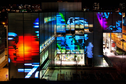 Press kit | 583-04 - Press release | Two new video-projection works - Quartier des spectacles partnership - Lighting Design - Grande bibliothèque (BAnQ) Concepteurs : Lucion Média Parcours lumière du Quartier des spectacles - Photo credit: Martine Doyon, Partenariat du Quartier des spectacles