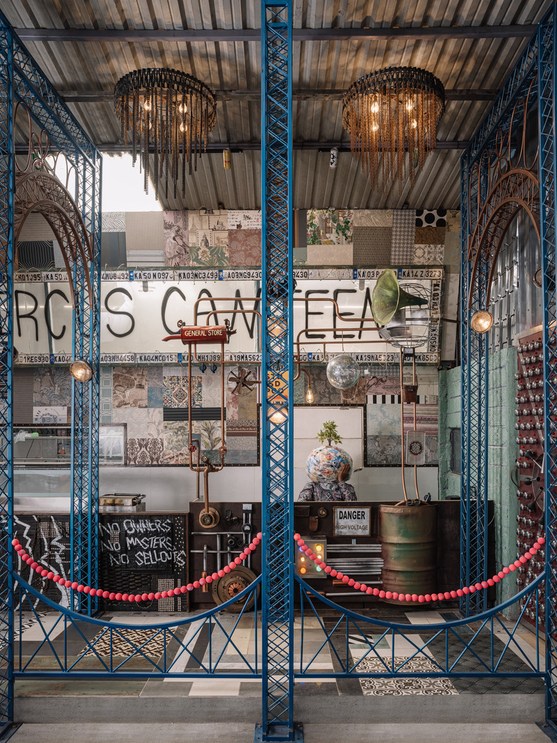Press kit | 7002-01 - Press release | Big Top - Multitude Of Sins - Commercial Interior Design - <p class="">The billing counter stretches itself along the expanse of the passageway and culminates as a live salad counter on the far end. </p> - Photo credit: Ishita Sitwala