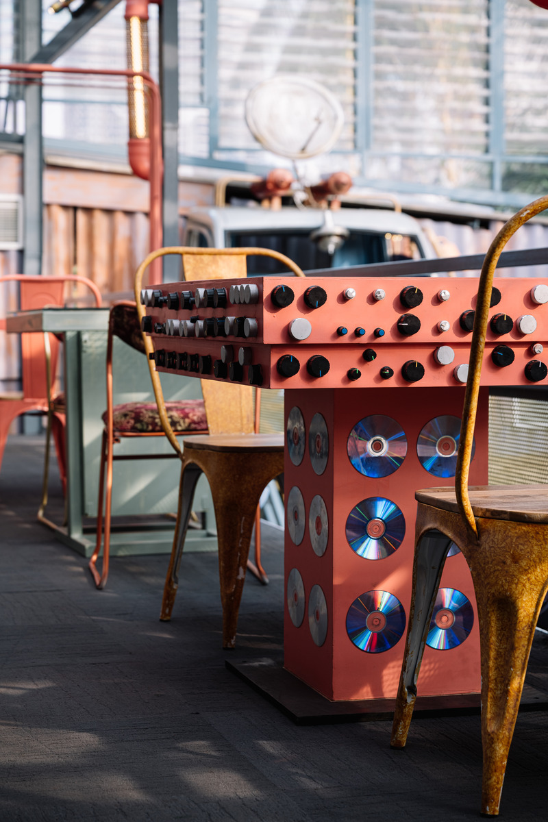 Press kit | 7002-01 - Press release | Big Top - Multitude Of Sins - Commercial Interior Design - The other coral table is detailed with electronic regulators and jazzy iridescent CDs as a celebration of the 60s golden Disco era. - Photo credit: Ishita Sitwala