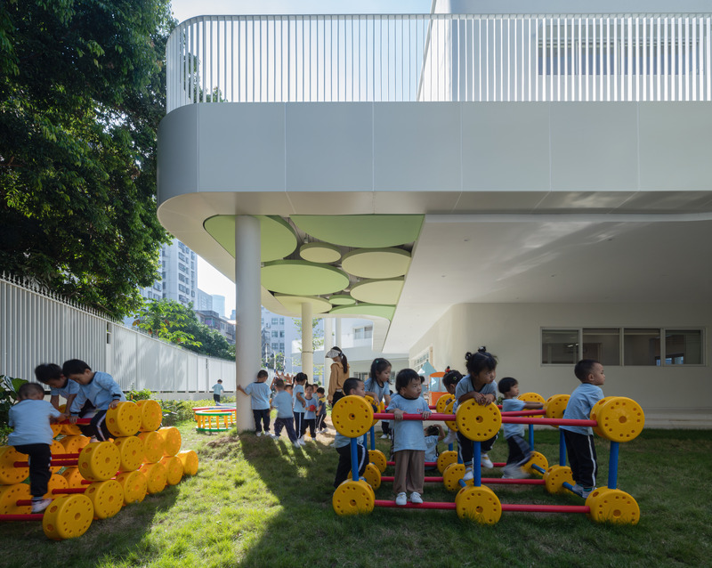 Dossier de presse | 5204-02 - Communiqué de presse | Kindergarten of Museum Forest - Yunchao Xu / Atelier Apeiron - Architecture institutionnelle -  lawn yard  - Crédit photo : Schran Images