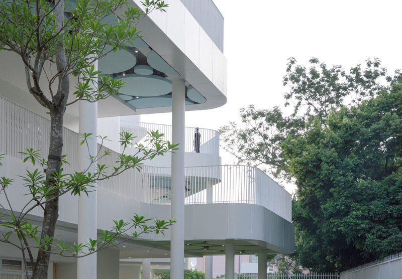 Dossier de presse | 5204-02 - Communiqué de presse | Kindergarten of Museum Forest - Yunchao Xu / Atelier Apeiron - Architecture institutionnelle - <p>surrounded by trees</p> - Crédit photo : Schran Images