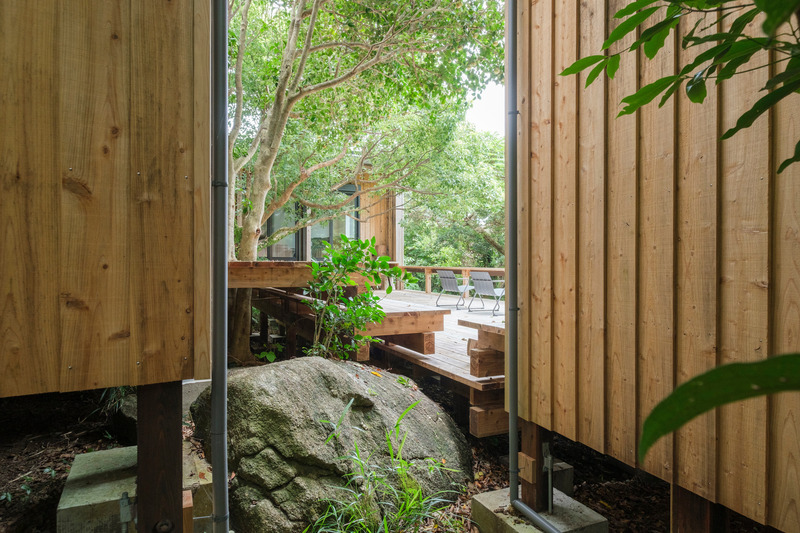 Dossier de presse | 7029-01 - Communiqué de presse | Sumu, Regenerative Life Studio, Receives International Recognition - tono Inc. - Architecture résidentielle - Terrasse vivante et roche existante - Crédit photo : Rui Nishi