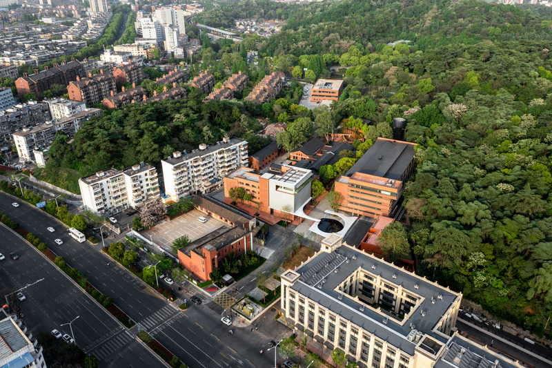 Dossier de presse | 5090-01 - Communiqué de presse | Renovation of Nanjing Combat Machinery Factory - Mix Architecture - Architecture commerciale - Renovation of Nanjing Combat Machinery Factory(Hongchuang PARK) by Mix Architecture - Crédit photo : <p class="">Xiaobin Lv</p>