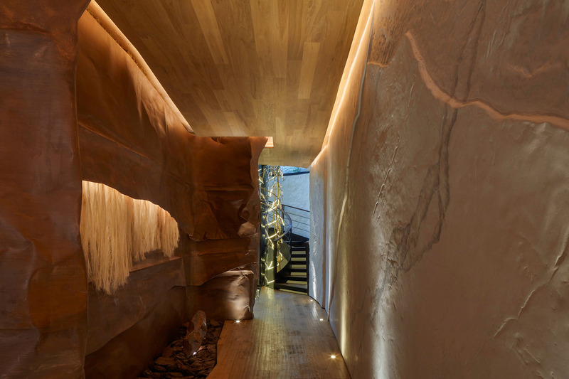 Press kit | 4687-02 - Press release | SYMBIOSIS - Luciano Gerbilsky Arquitectos - Residential Architecture - art installation hall - Photo credit: Hector Velazco Facio