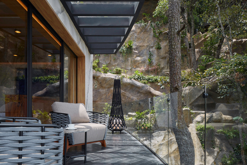 Press kit | 4687-02 - Press release | SYMBIOSIS - Luciano Gerbilsky Arquitectos - Residential Architecture - guest bedroom villa terrace - Photo credit: Hector Velazco Facio