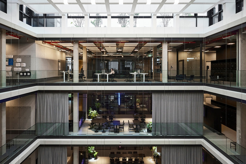 Press kit | 2360-01 - Press release | House of Communication - HENN - Commercial Interior Design - <p class="">Atrium, view into office floors</p> - Photo credit: <p class="">© Mark Seelen | Seelen⁺</p>