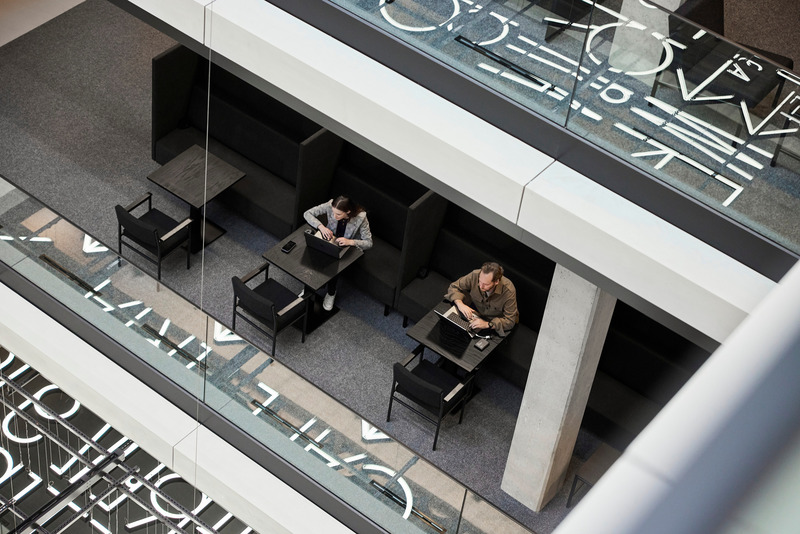 Press kit | 2360-01 - Press release | House of Communication - HENN - Commercial Interior Design - <p class="">View from atrium into workspace</p> - Photo credit: <p class="">© Mark Seelen | Seelen⁺</p>