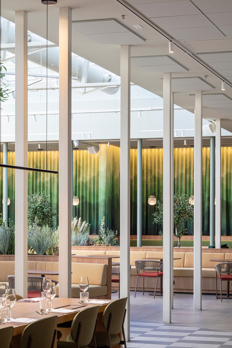 Dossier de presse | 3724-12 - Communiqué de presse | SIMULTANEO in Hotel Plaza - EL EQUIPO CREATIVO - Design d’intérieur commercial - Restaurant Area - Crédit photo : Adria Goula