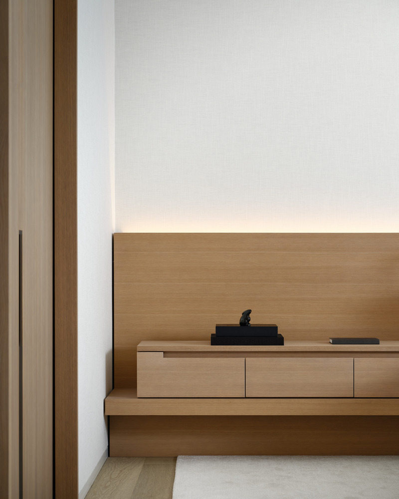 Dossier de presse | 889-07 - Communiqué de presse | Résidence Forest Hill - BURDIFILEK - Design d’intérieur résidentiel -  Master Bedroom, Custom Side Table by BURDIFILEK.  - Crédit photo : Doublespace