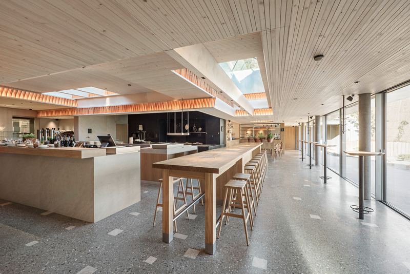 Press kit | 6636-01 - Press release | Steirereck am Pogusch - PPAG architects - Commercial Architecture - <p class="">The wooden elements used in the Bar and Fire Kitchen  – lightweight but able to support heavy loads –are a kielsteg ceiling.</p> - Photo credit: Hertha Hurnaus