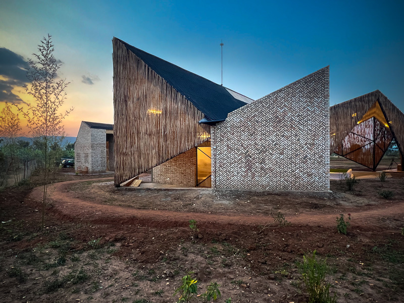 Press kit | 7043-01 - Press release | Komera Leadership Center - BE_Design - Institutional Architecture - Photo credit: Bruce Engel
