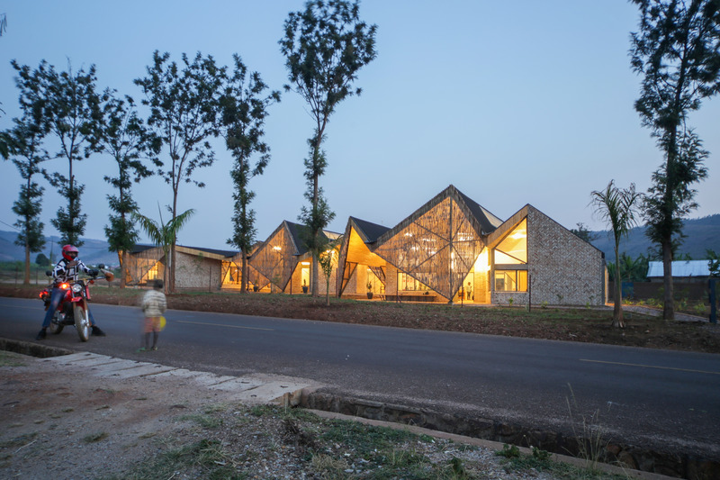 Press kit | 7043-01 - Press release | Komera Leadership Center - BE_Design - Institutional Architecture - Photo credit: Bruce Engel