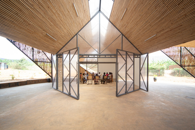 Press kit | 7043-01 - Press release | Komera Leadership Center - BE_Design - Institutional Architecture - Photo credit: Bruce Engel